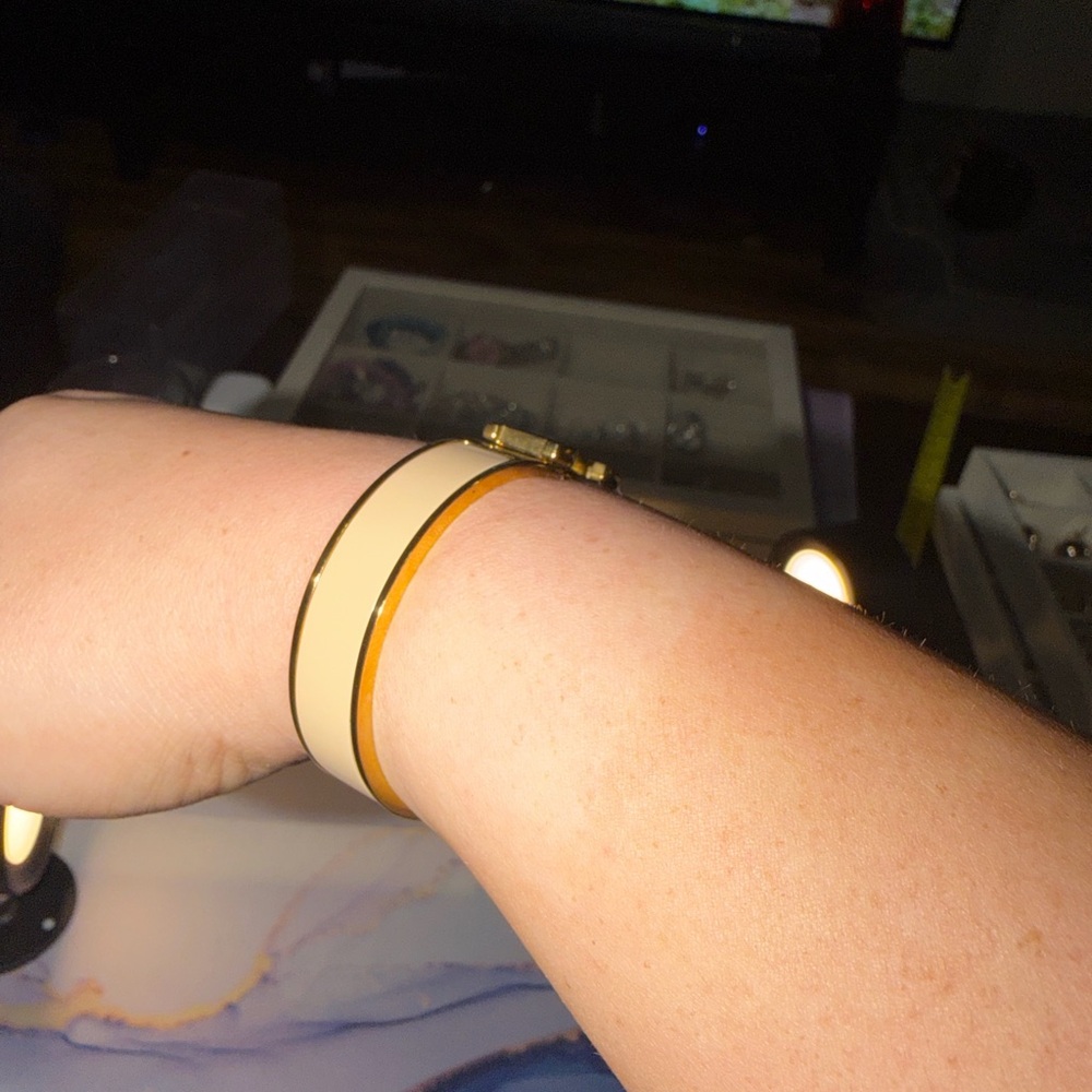 Clic H Bracelet in Cream and Gold - Picture 14 of 16